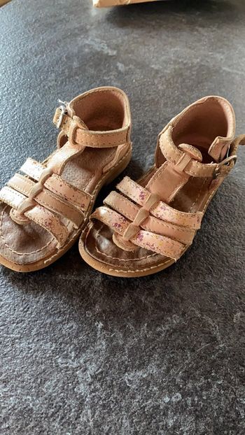 Chaussures  filles/ sandales / nu pieds / taille 22