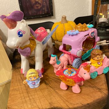 Cheval et 2 carrosses tut tut copains