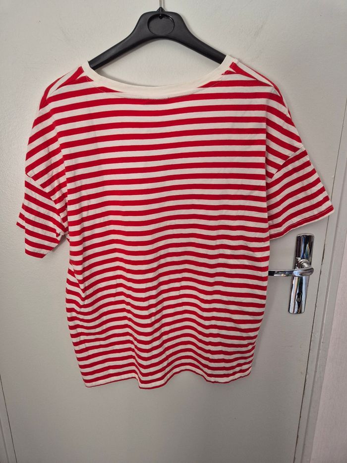 Magnifique tee-shirt Mickey rouge et blanc taille 40 - photo numéro 4
