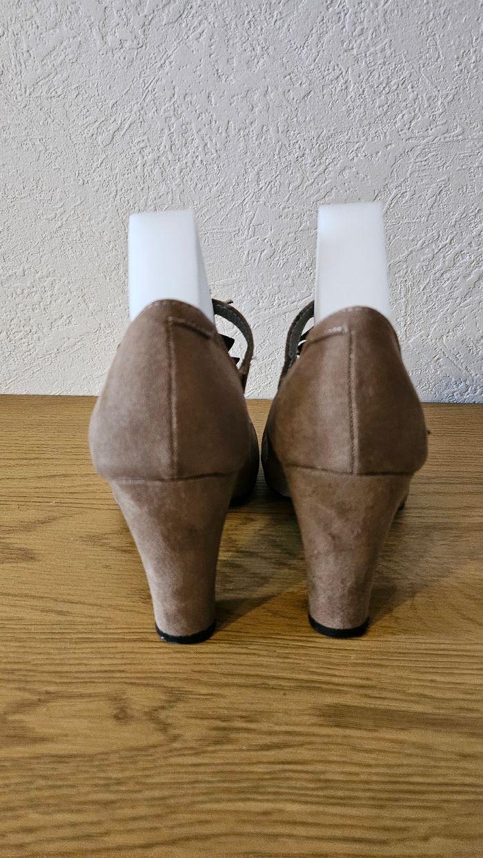 Belles chaussures à talons neuves pointure 35 - photo numéro 3