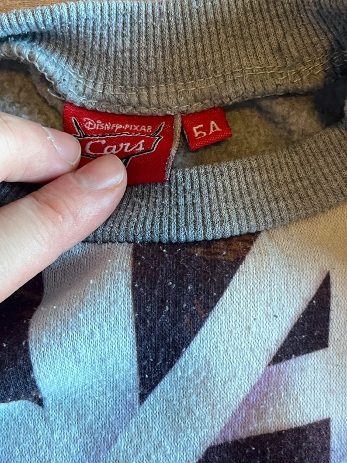 Je vend un pull garcon cars du 5 ans bon état - photo numéro 3