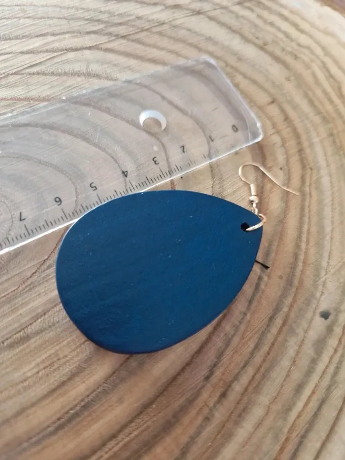 Boucles d'oreilles fantaisies ovale en bois bleu - photo numéro 2
