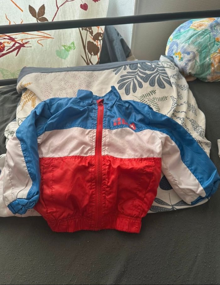 Veste légère bb garçon taille 18 moist🐼