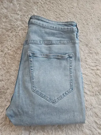Jean skinny troué