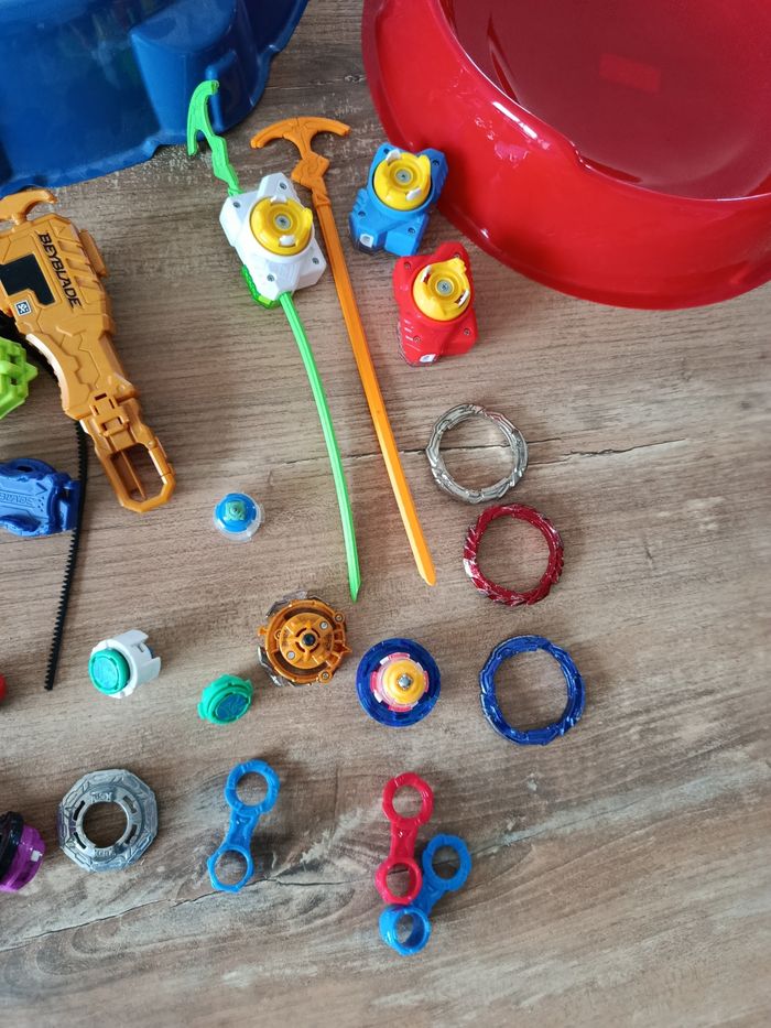 Toupies Beyblade et autres - photo numéro 4