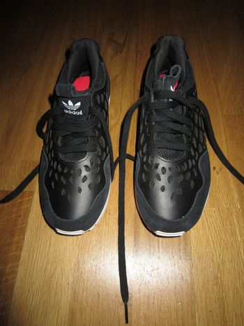 baskets noires adidas modèle spécial neuves 36