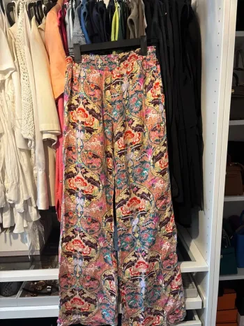 Pantalon motifs fleuris
