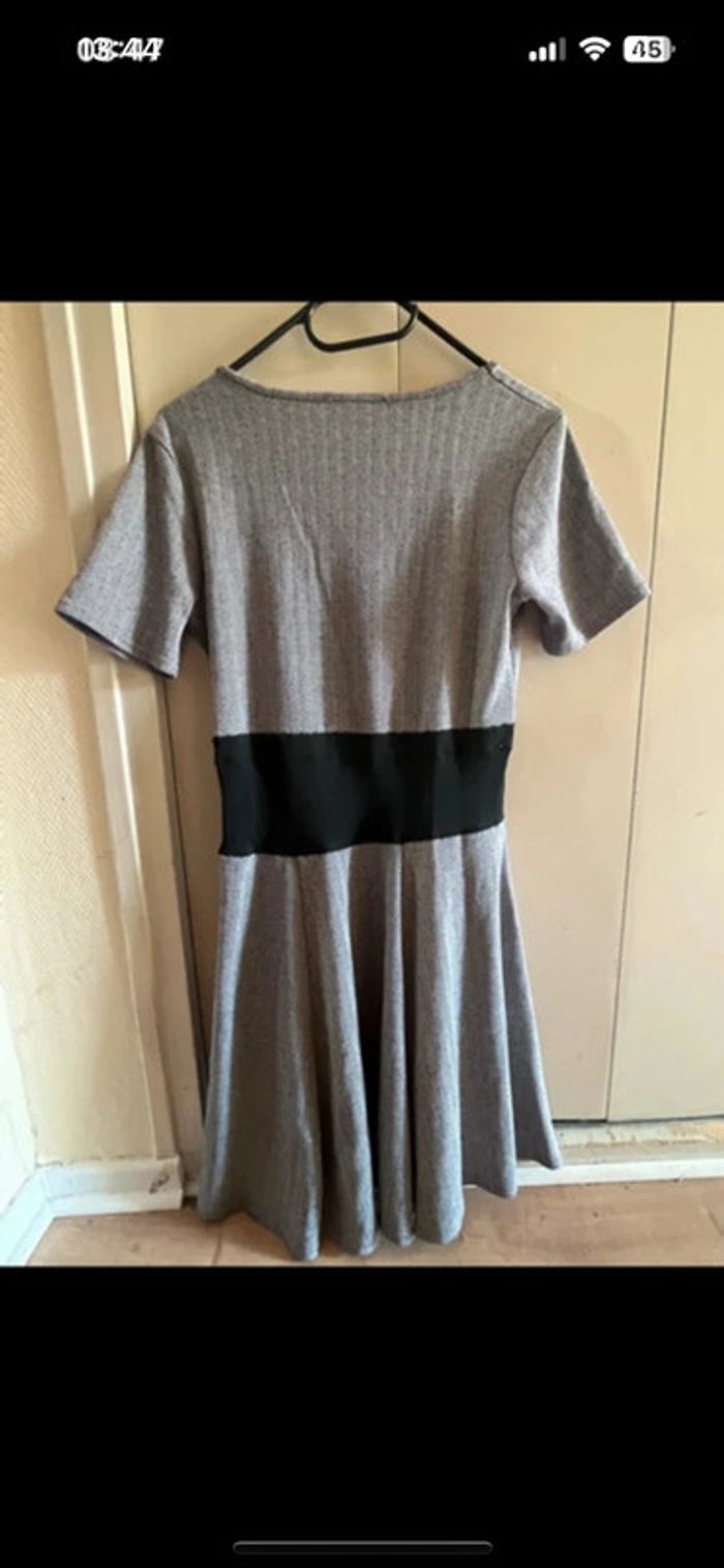 Robe longueur genou  taille M - photo numéro 2