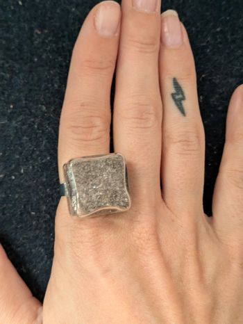 Bague en verre carrée style pylônes