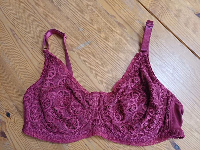 Soutien-gorge bordeaux