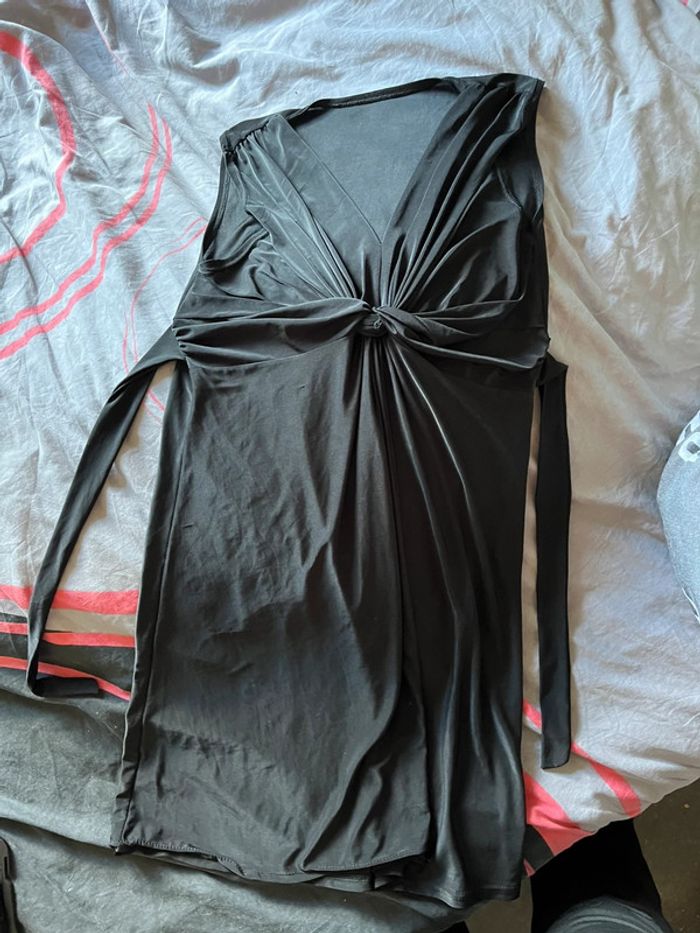 Robe noire fluide à nouer