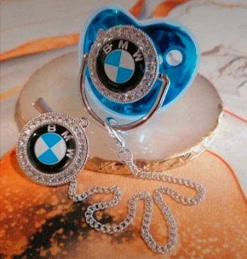 Tétine bleu bmw