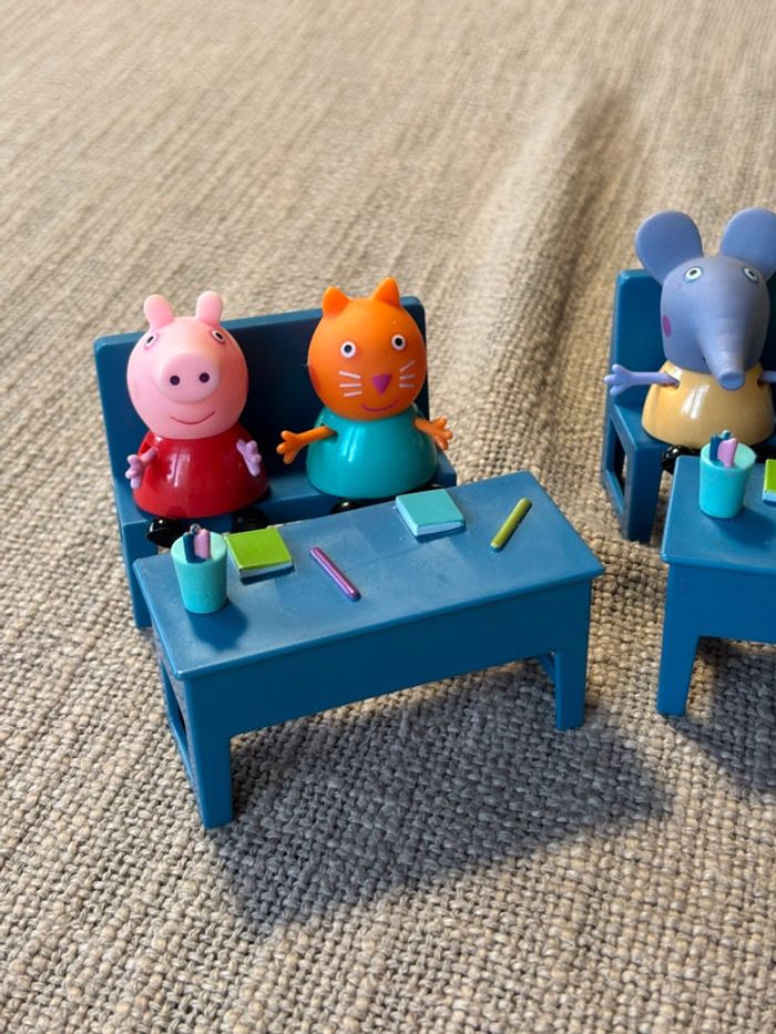 Classe d’école de peppa pig complet - photo numéro 2