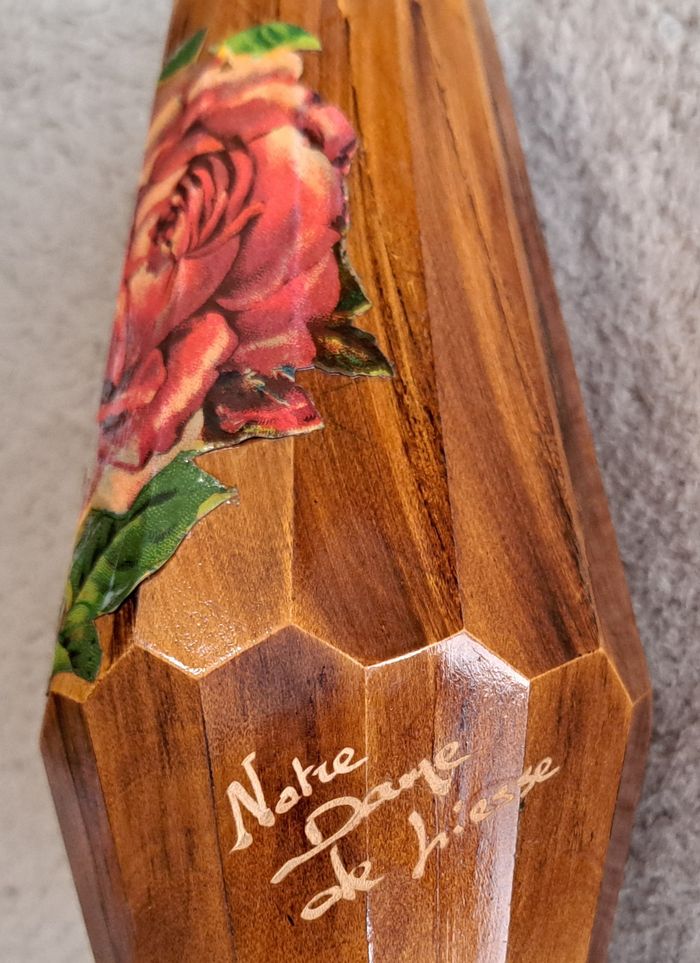 🏺Vase en bois décor rose Notre Dame de Liesse - photo numéro 2