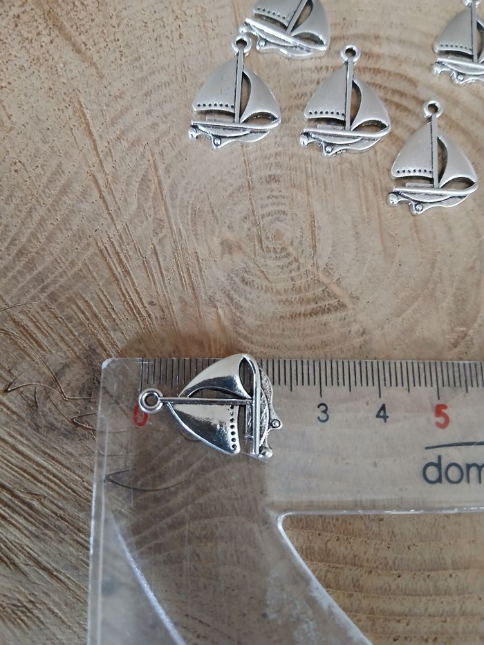 Lot de 8 pendentifs bateaux argenté - photo numéro 3