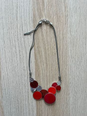 Collier rouge