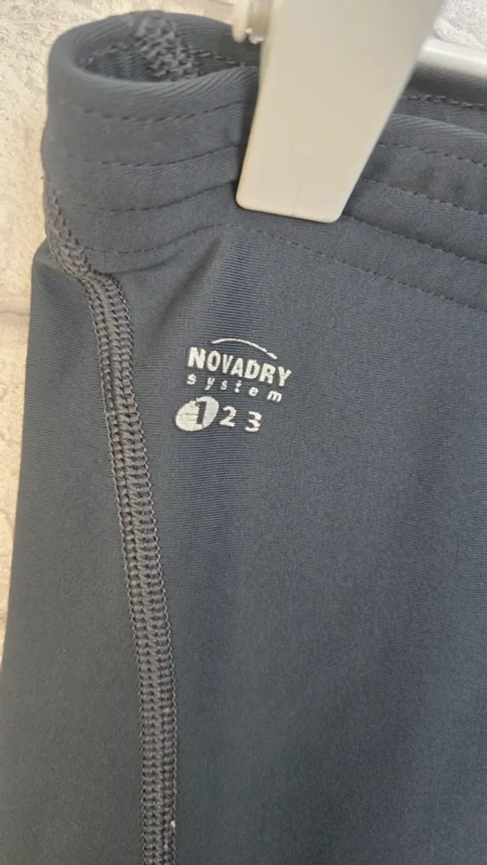 🦌 Short de sport Novadry – gris, taille S, bon état - photo numéro 2