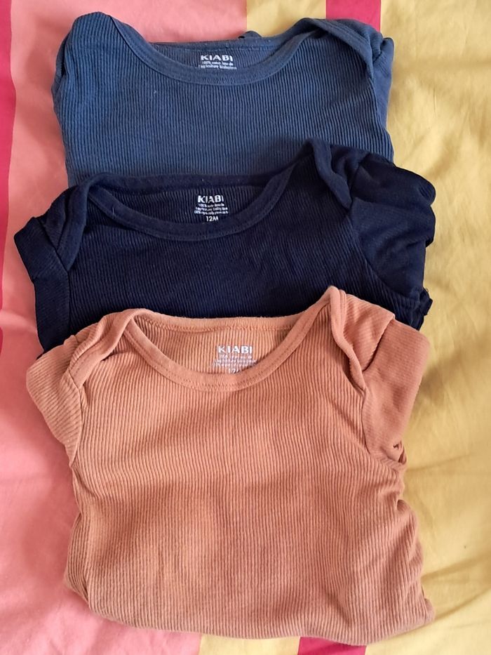Lot de 3 bodie LM. 12 mois