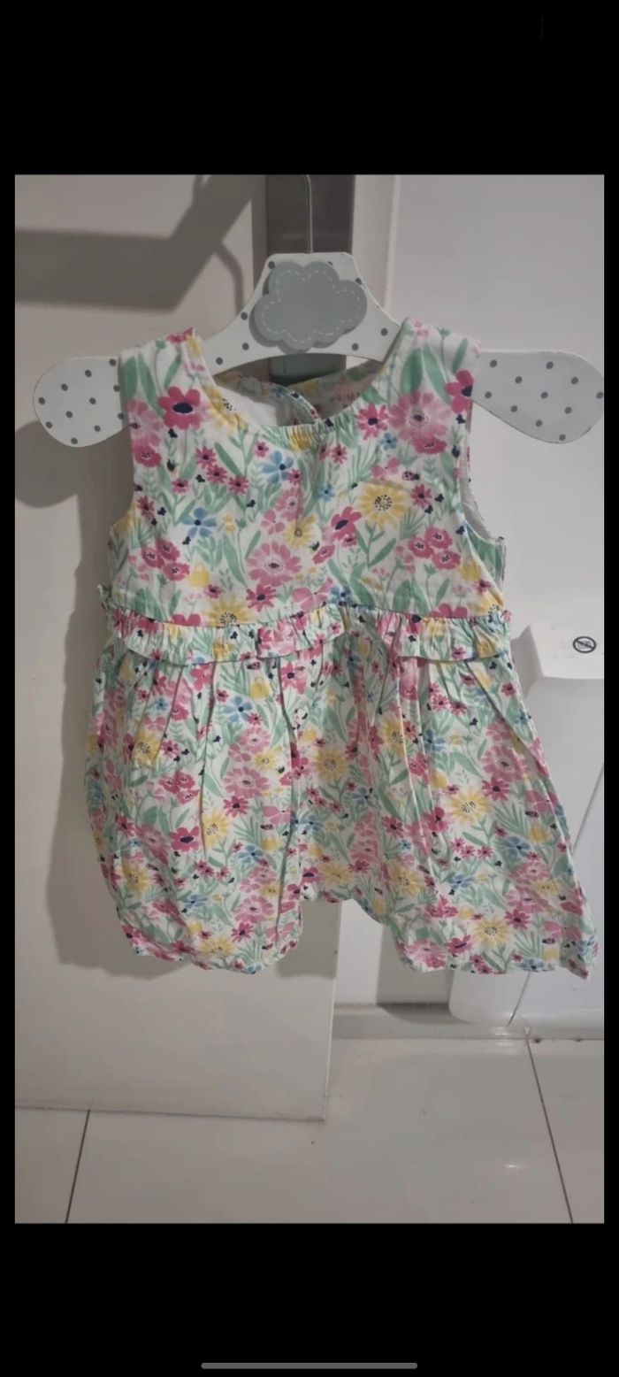 Robe bébé primark taille 3 -6 mois