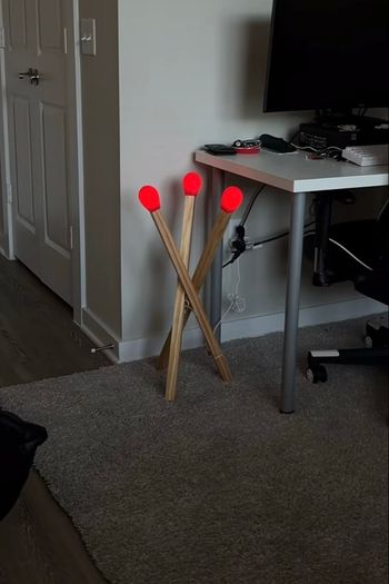 Lampe STRÅLA IKEA – design Lukas Bazle (édition “Allumette Bois”)