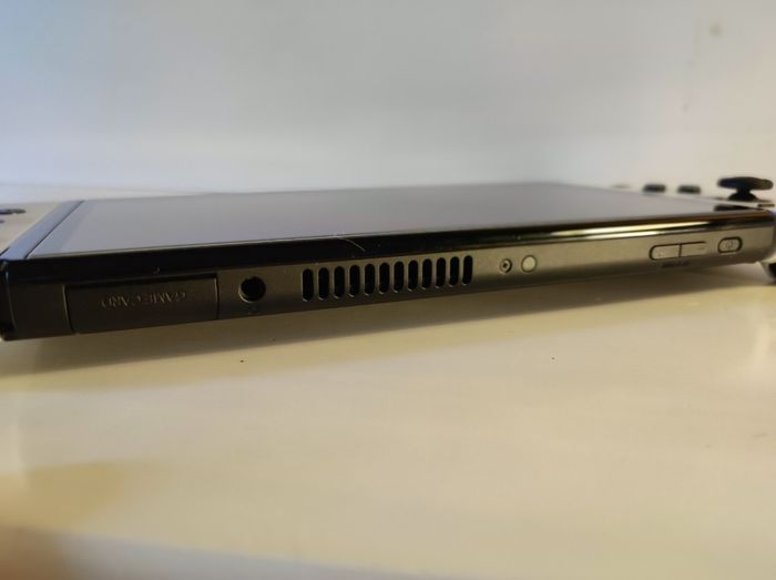 Console Nintendo Switch OLED Blanc 64Go + 2 Jeux + Sacoche + Carte Micro SD - photo numéro 4