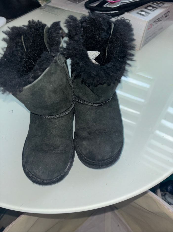 Bottines Ugg fourrées T 26 - photo numéro 2