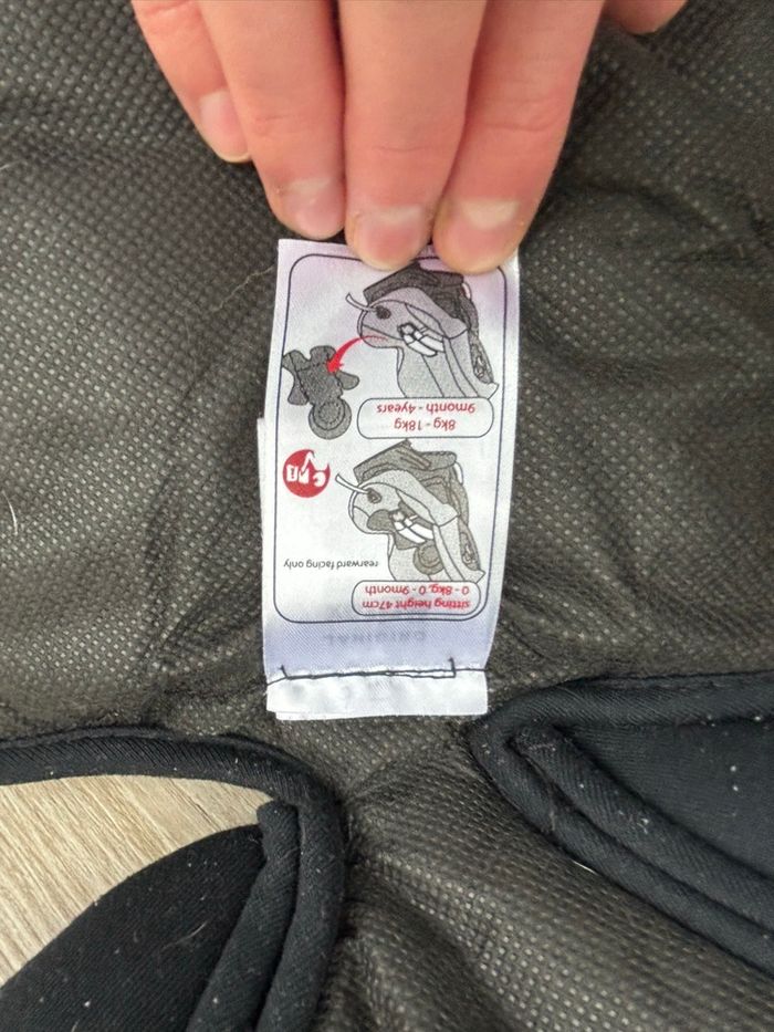 Réducteur siège auto bébé - photo numéro 3