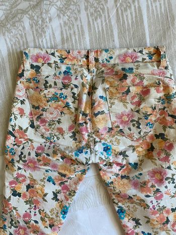 Pantalon à motifs fleurs