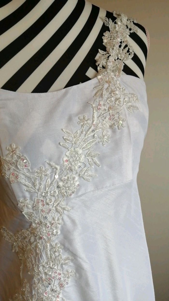 Robe mariage/cocktail/cérémonie blanche et broderie - photo numéro 4