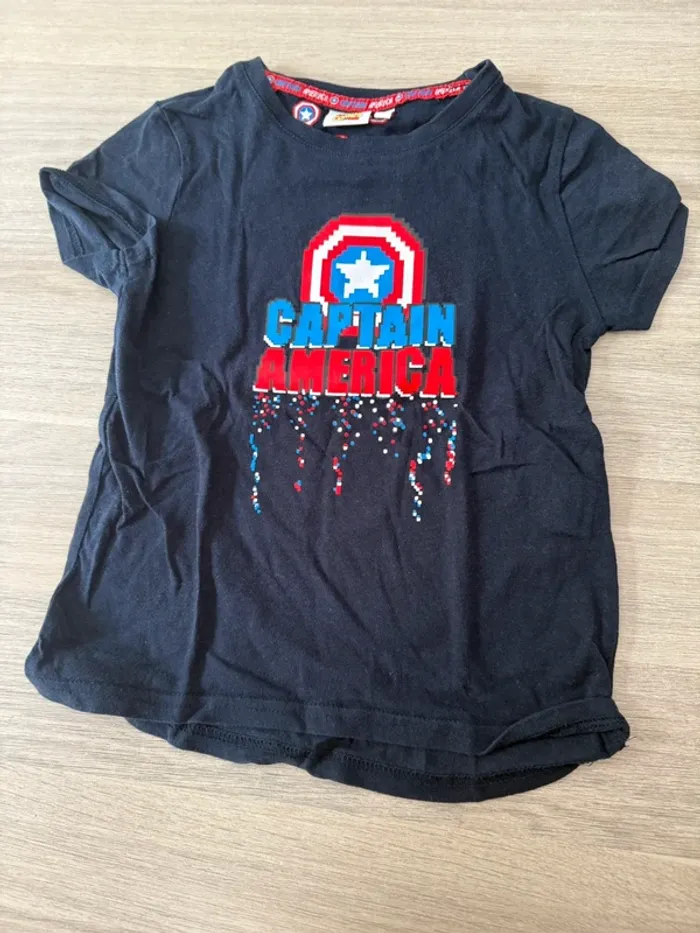 T-shirt Captain America 6 ans đ Marvel - photo numĂ©ro 2