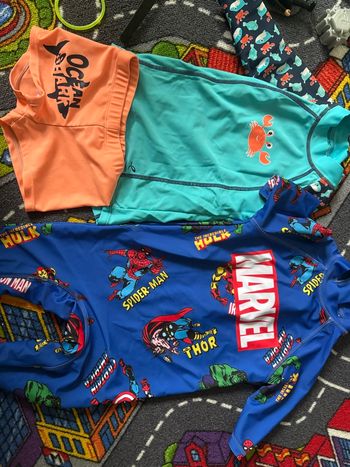 Lot maillot anti uv bain 5 ans