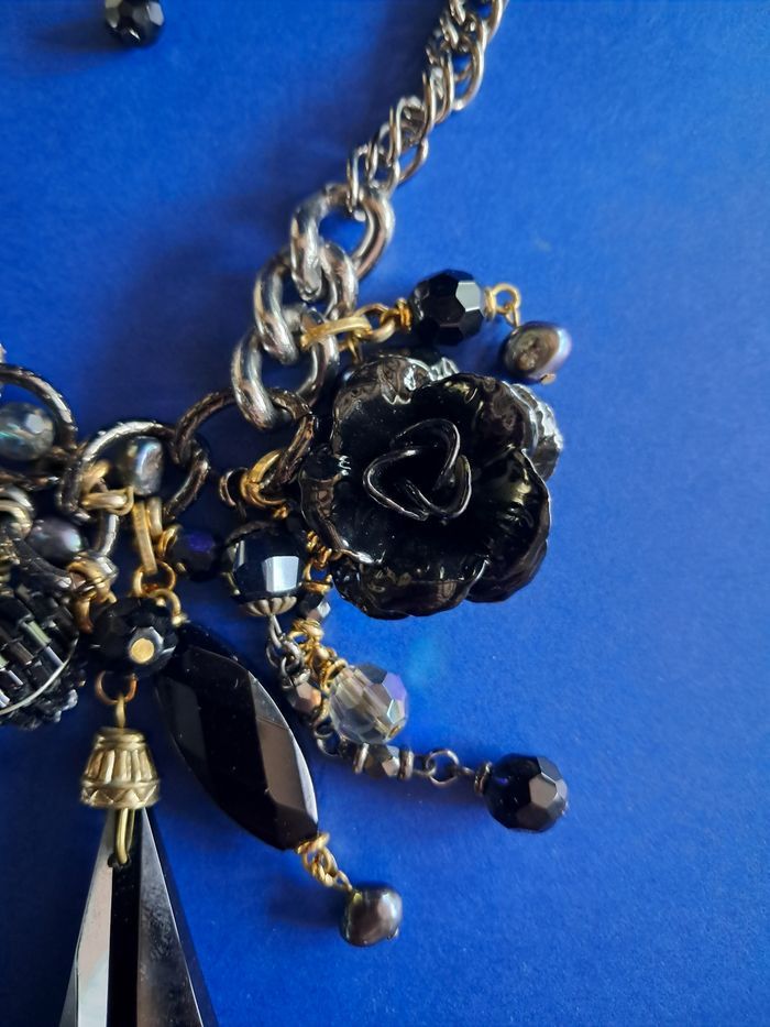 Collier court NEUF avec breloques perles et pendentif - photo numéro 4