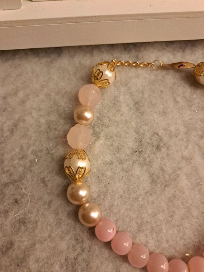 Collier chic et élégant rose pastel blanc et doré - photo numéro 5