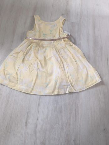 Très jolie robe jaune pâle