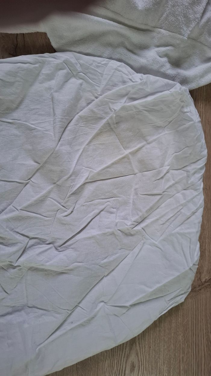 2 alèses et 2 draps housses blanc TBE 40x80cm - photo numéro 7