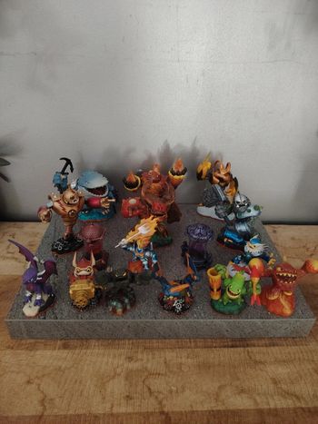 Lot de 16 figurines skylanders swap Force tbe