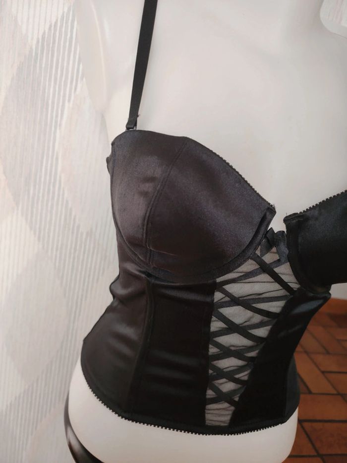 Corset sexy satiné et dentelle - photo numéro 2