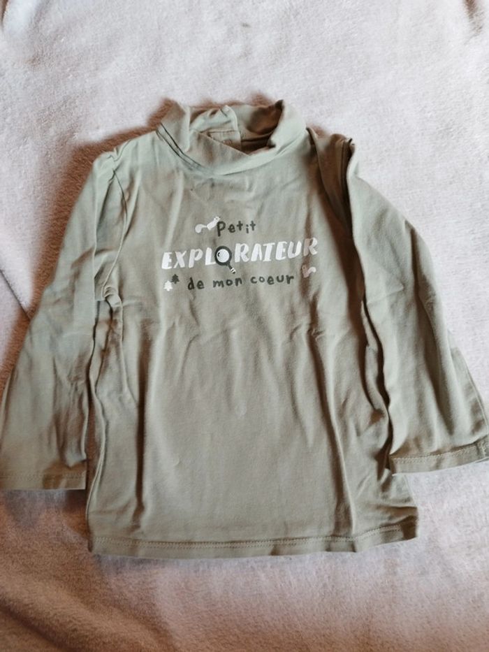 Tee-shirt manches longues col roulé taille 24 mois
