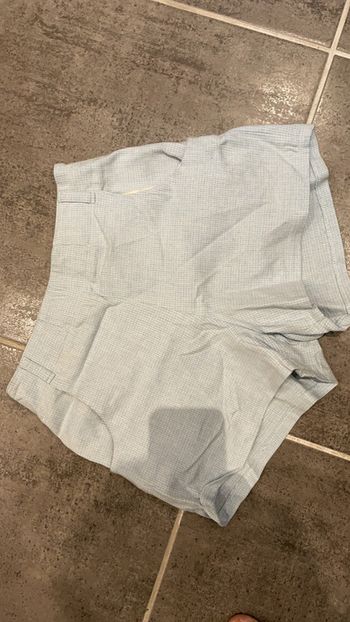 Short bleu et blanc