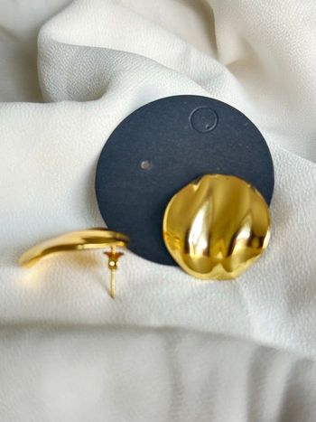 Boucles d'oreilles dorées ondulées - Style Martelé 