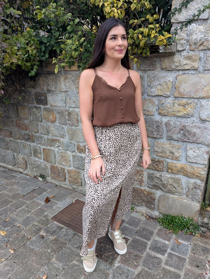 Top fluide Genève marron col en V dentelle
Taille unique - photo numéro 2