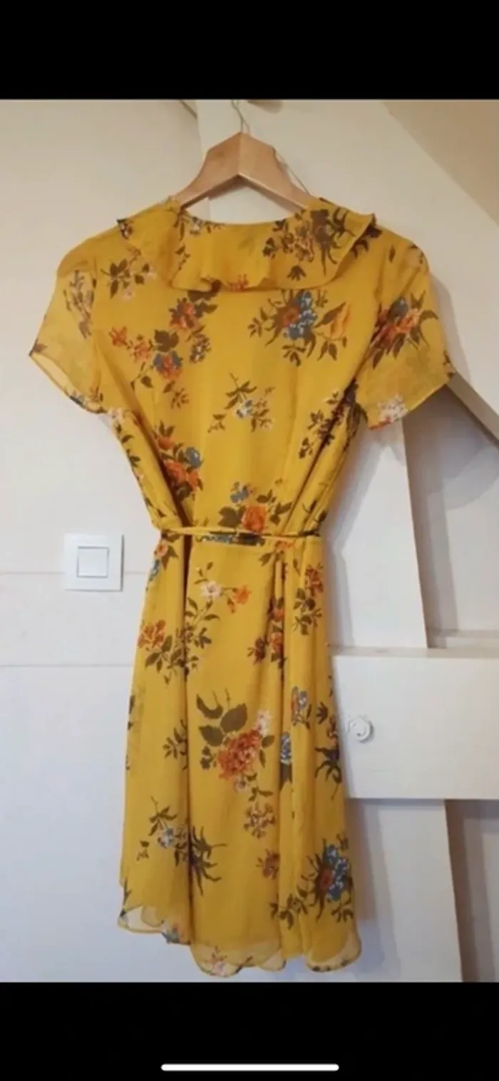 Robe cache cœur jaune - photo numéro 2