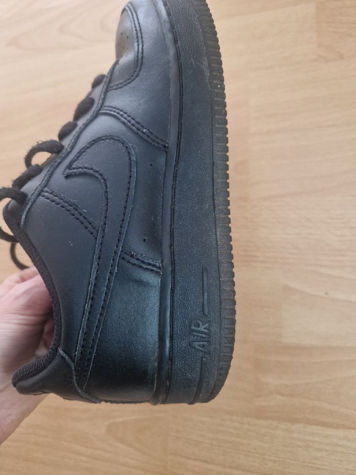 Baskets noires nike taille 35.5 - photo numéro 3