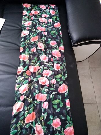 Chemin de table noir fleuri