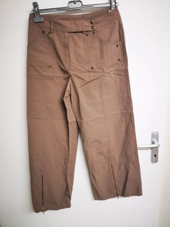 Pantacourt taille 42 en très bon état