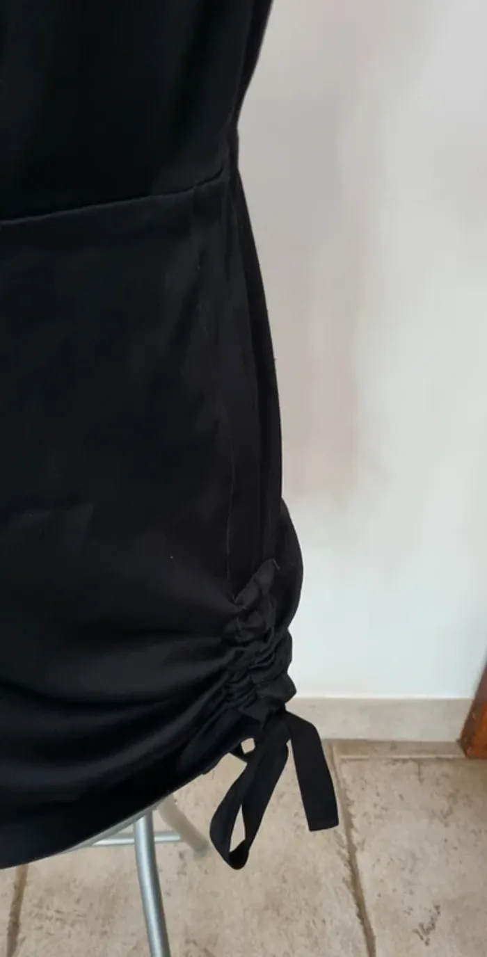 Robe noire satiné kookai asymétrique 36 - photo numéro 4