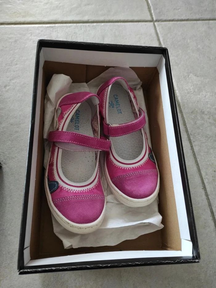 ballerines en cuir. Neuves