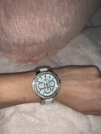 Montre en céramique blanche et acier cadran strass DKNY
