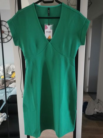 Jolie robe verte cintrée Smash! Taille S neuve