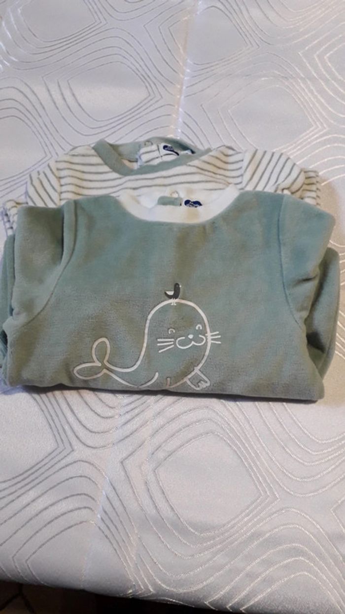 Lot 2 pyjamas grenouillères 6 mois
